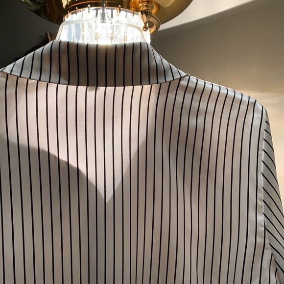 Jone New York Blouse Strip black in white.Excellent condition - Picture 11 of 16